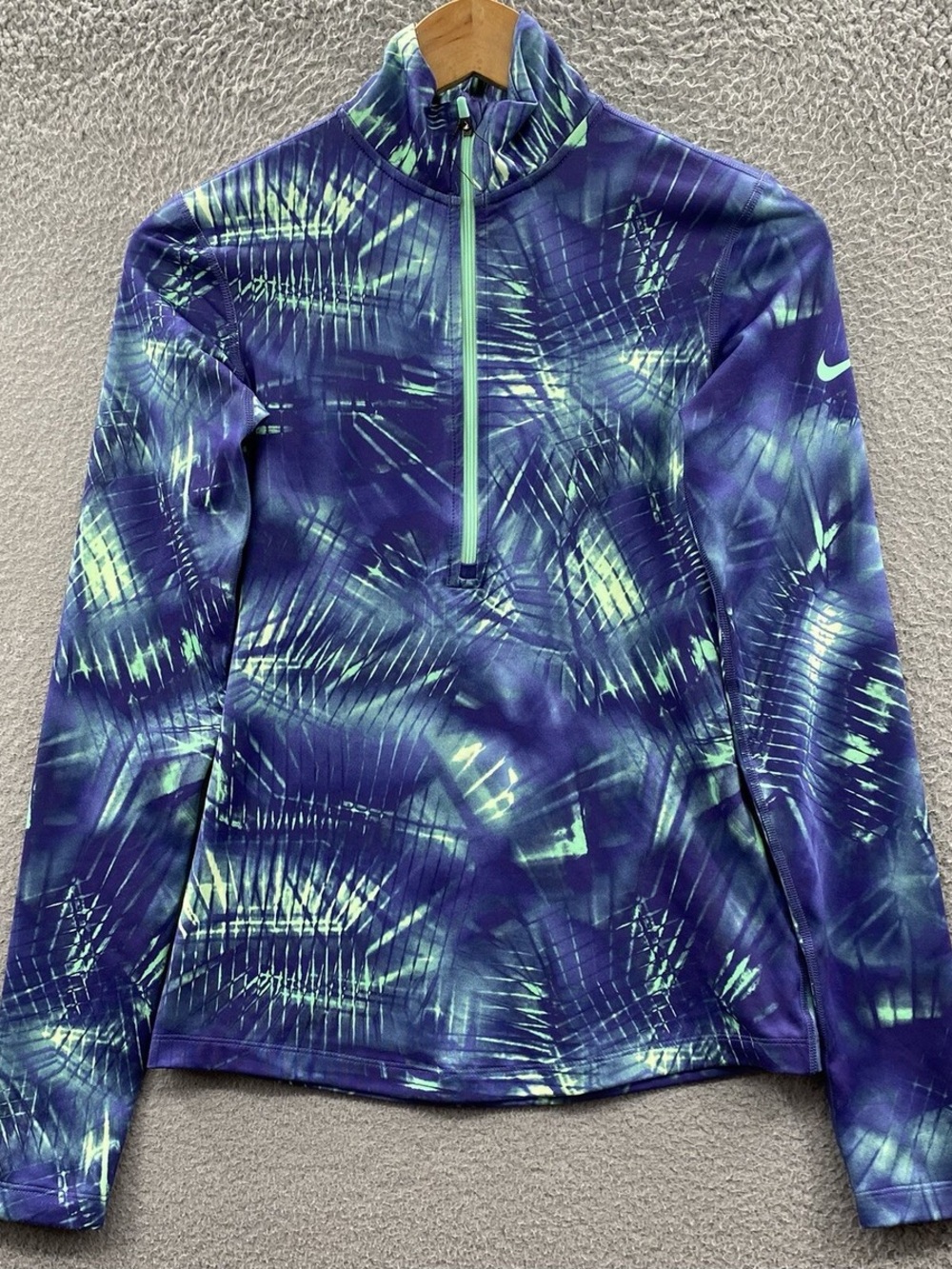 Women’s Nike Half Zip Pullover Large